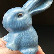 Load image into Gallery viewer, 1930s Sylvac Rabbit Model 1067 4 inches Blue