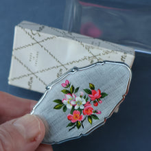 Load image into Gallery viewer, JOB LOT: Three Vintage 1960s Plastic Powder Compacts &amp; Three Little Stratton Boxes.
