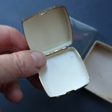 Load image into Gallery viewer, JOB LOT: Three Vintage 1960s Plastic Powder Compacts &amp; Three Little Stratton Boxes.
