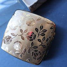 Load image into Gallery viewer, JOB LOT: Three Vintage 1960s Plastic Powder Compacts &amp; Three Little Stratton Boxes.
