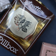 Load image into Gallery viewer, JOB LOT: Three Vintage 1960s Plastic Powder Compacts &amp; Three Little Stratton Boxes.
