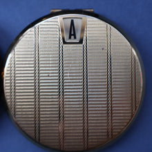 Load image into Gallery viewer, JOB LOT: Five Vintage 1950s / 1960s Gold-Tone Powder Compacts
