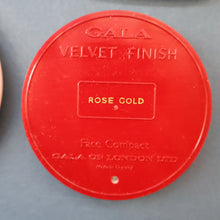Load image into Gallery viewer, JOB LOT: Four Vintage 1950s / 1960s Plastic Powder Compacts by Evette, Goya and Gala of London
