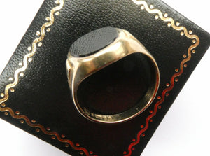 Vintage GOLD Signet Ring with Polished Oval Black Onyx Inclusion. UK Ring Size U