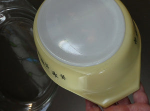 1950s Vintage PYREX GAEITY Oval Divided Lidded Serving Dish Gaiety YELLOW SNOWFLAKE