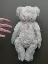 Load image into Gallery viewer, STEIFF LIMITED EDITION Teddy Bear 2007. BRITISH COLLECTORS CLUB. English Rose (Princess Diana)
