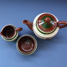 Load image into Gallery viewer, 1940s/ 1950s TORQUAY POTTERY (Longpark, Devon) Souvenir Motto Ware GREAT YARMOUTH
