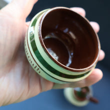 Load image into Gallery viewer, 1940s/ 1950s TORQUAY POTTERY (Longpark, Devon) Souvenir Motto Ware GREAT YARMOUTH
