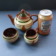 Load image into Gallery viewer, 1940s/ 1950s TORQUAY POTTERY (Longpark, Devon) Souvenir Motto Ware GREAT YARMOUTH
