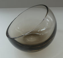 Load image into Gallery viewer, 1970s Space Age Bowl Designed by Colin Terris for Caithness Glass
