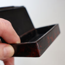 Load image into Gallery viewer, Papier Mâché Snuff Box with Faux Red &amp; Black Marblished Finish. Inscribed in gold: HELP YOURSELF
