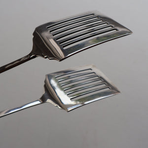 SOLID SILVER with London Hallmark (1906). Edwardian Antique Asparagus Tongs or Pastry Servers
