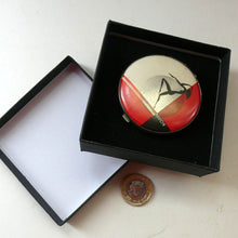 Load image into Gallery viewer, Rare 1930s ART DECO Miniature Powder Compact by RAVON / CUSSONS. Dancing Lady on Lid
