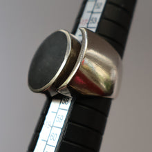 Load image into Gallery viewer, Stylist 1970s Brutalist HALLMARKED Silver Ring by Ralph Weston for Cado Designs. UK Size O
