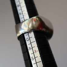 Load image into Gallery viewer, Stylist 1970s Brutalist HALLMARKED Silver Ring by Ralph Weston for Cado Designs. UK Size O
