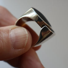 Load image into Gallery viewer, Stylist 1970s Brutalist HALLMARKED Silver Ring by Ralph Weston for Cado Designs. UK Size O
