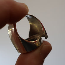 Load image into Gallery viewer, Stylist 1970s Brutalist HALLMARKED Silver Ring by Ralph Weston for Cado Designs. UK Size O
