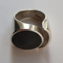 Load image into Gallery viewer, Stylist 1970s Brutalist HALLMARKED Silver Ring by Ralph Weston for Cado Designs. UK Size O
