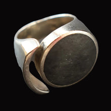 Load image into Gallery viewer, Stylist 1970s Brutalist HALLMARKED Silver Ring by Ralph Weston for Cado Designs. UK Size O
