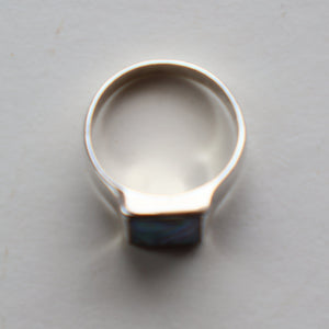 Vintage 1970s Silver Signet Ring with Small Square Abalone Inclusion. Size U