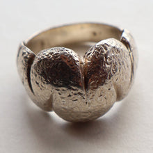 Load image into Gallery viewer, Vintage 1970s Chunky Silver Brutalist Signet Ring.  Size Q
