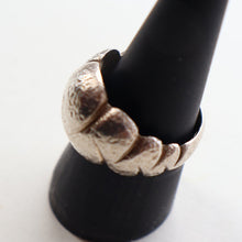 Load image into Gallery viewer, Vintage 1970s Chunky Silver Brutalist Signet Ring.  Size Q
