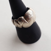 Load image into Gallery viewer, Vintage 1970s Chunky Silver Brutalist Signet Ring.  Size Q
