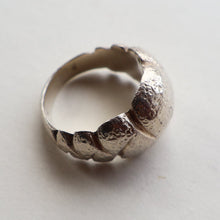 Load image into Gallery viewer, Vintage 1970s Chunky Silver Brutalist Signet Ring.  Size Q
