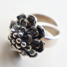 Load image into Gallery viewer, Made in Finland. Fabulous Scandinavian 1974 Vintage Silver Ring by Pentti Sarpaneva
