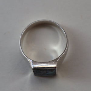Vintage 1970s Silver Signet Ring with Small Square Abalone Inclusion. Size T