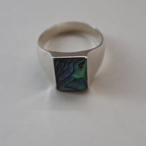 Vintage 1970s Silver Signet Ring with Small Square Abalone Inclusion. Size 