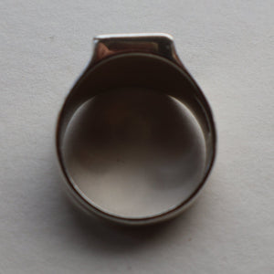 Vintage 1970s Silver Signet Ring with Small Square Abalone Inclusion. Size T
