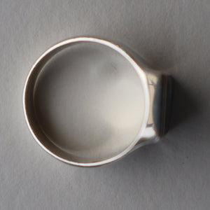 Vintage 1970s Silver Signet Ring with Small Square Abalone Inclusion. Size T
