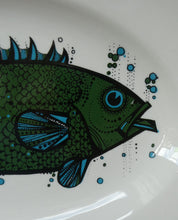 Load image into Gallery viewer, 1970&#39;s AQUARIUS Oval Plate. WASHINGTON POTTERY. Quirky Green Fish
