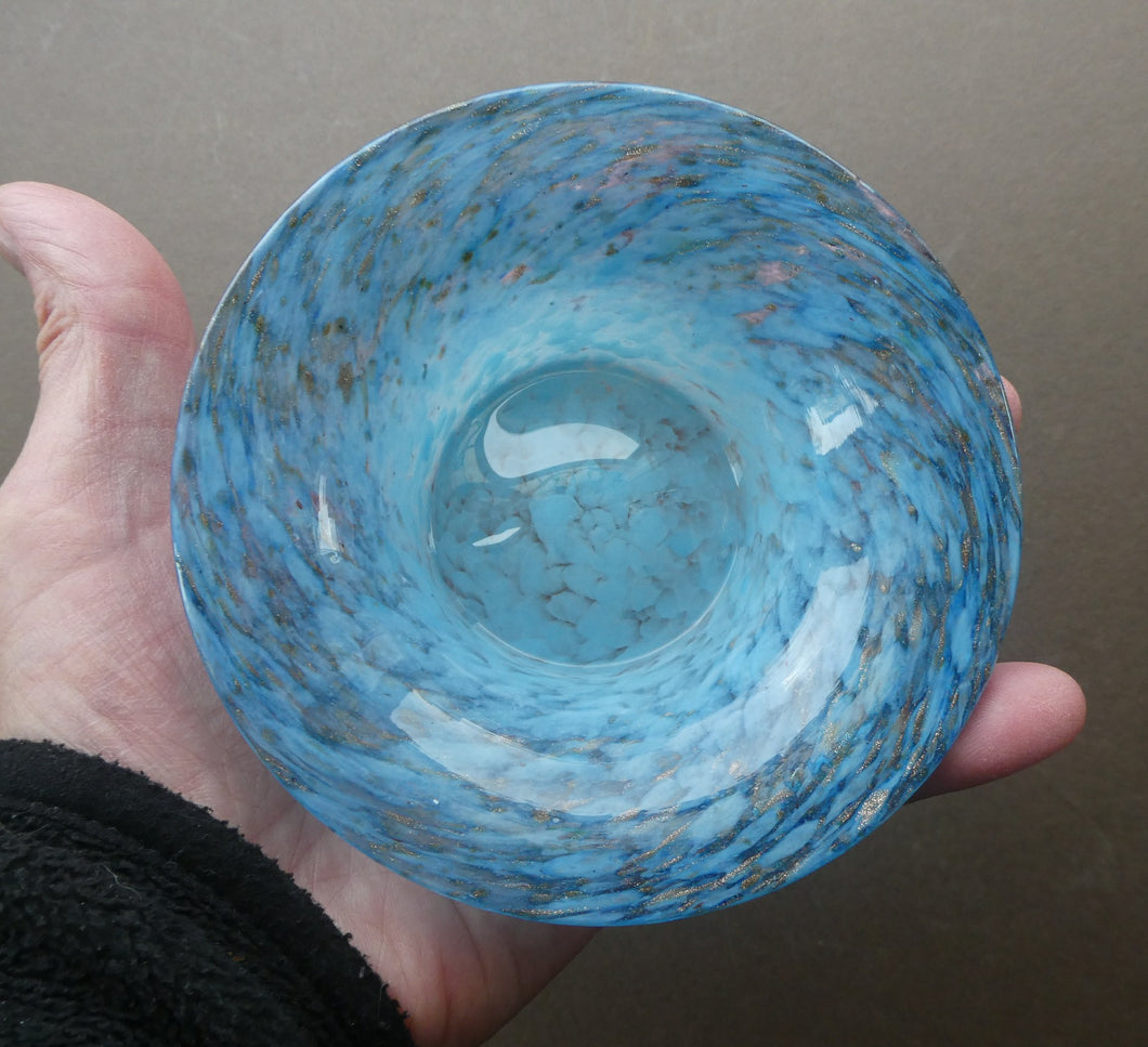 SCOTTISH GLASS. Fabulous 1920s Antique Scottish Monart Shallow Bowl with Rim. 5 inches