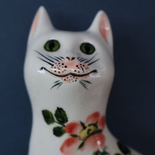 Load image into Gallery viewer, SCOTTISH POTTERY. Collectable GRISELDA HILL POTTERY (Wemyss Ware). Cat with Wild Roses Decoration
