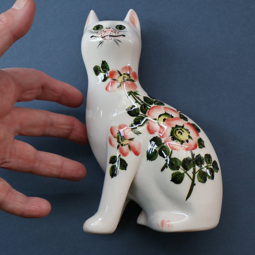 SCOTTISH POTTERY. Collectable GRISELDA HILL POTTERY (Wemyss Ware). Cat with Wild Roses Decoration