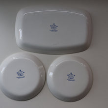 Load image into Gallery viewer, THREE PIECES of Vintage Norwegian Ceramics by Figgjo Flint: Lotte Design. Large Oblong Dish and Two Side Plates
