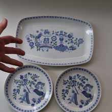 Load image into Gallery viewer, THREE PIECES of Vintage Norwegian Ceramics by Figgjo Flint: Lotte Design. Large Oblong Dish and Two Side Plates

