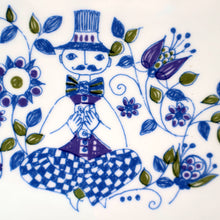 Load image into Gallery viewer, THREE PIECES of Vintage Norwegian Ceramics by Figgjo Flint: Lotte Design. Large Oblong Dish and Two Side Plates
