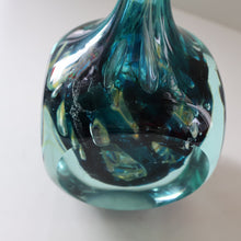 Load image into Gallery viewer, 1970s Mdina Glass FACETED CUBE VASE. Signed by Eric Dobson 1976
