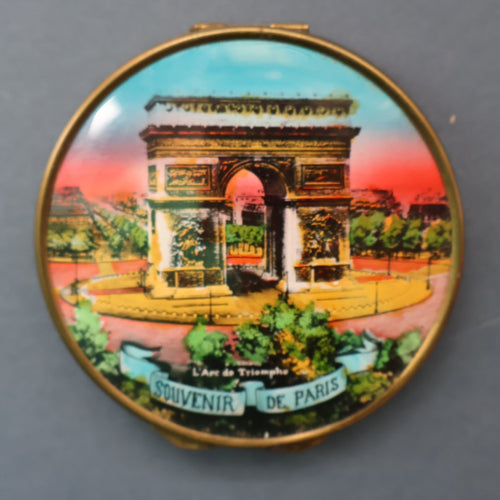 Vintage 1940s / 1950s Powder Compact. Sacre Coeur, Paris Image on Lid, Celluloid Back and Clean Interior