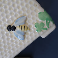 Load image into Gallery viewer, 1930s Art Deco CROWN DEVON Honey Pot or Box with Bee Finial on the Lid
