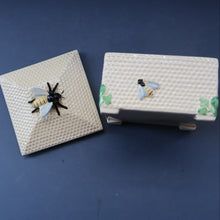 Load image into Gallery viewer, 1930s Art Deco CROWN DEVON Honey Pot or Box with Bee Finial on the Lid
