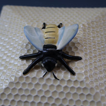 Load image into Gallery viewer, 1930s Art Deco CROWN DEVON Honey Pot or Box with Bee Finial on the Lid
