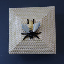 Load image into Gallery viewer, 1930s Art Deco CROWN DEVON Honey Pot or Box with Bee Finial on the Lid
