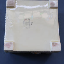 Load image into Gallery viewer, 1930s Art Deco CROWN DEVON Honey Pot or Box with Bee Finial on the Lid
