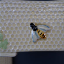 Load image into Gallery viewer, 1930s Art Deco CROWN DEVON Honey Pot or Box with Bee Finial on the Lid
