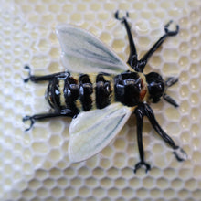 Load image into Gallery viewer, 1930s Art Deco CROWN DEVON Honey Pot or Box with Bee Finial on the Lid
