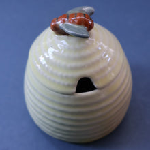 Load image into Gallery viewer, 1950s SHORTER AND SONS Set of Three Matching Miniature Beehive Honey Pots in Pastel Colours
